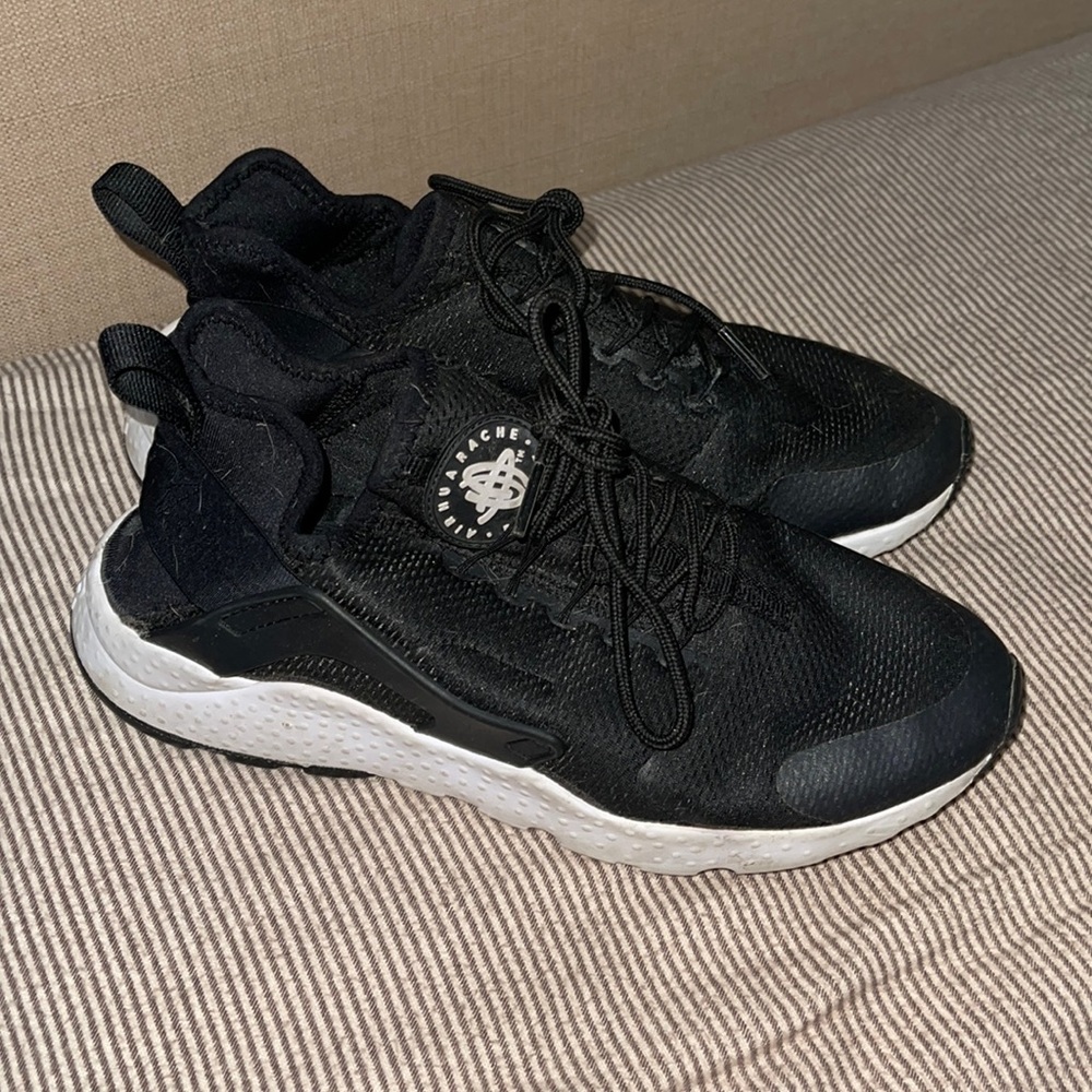 Nike air huarache in black